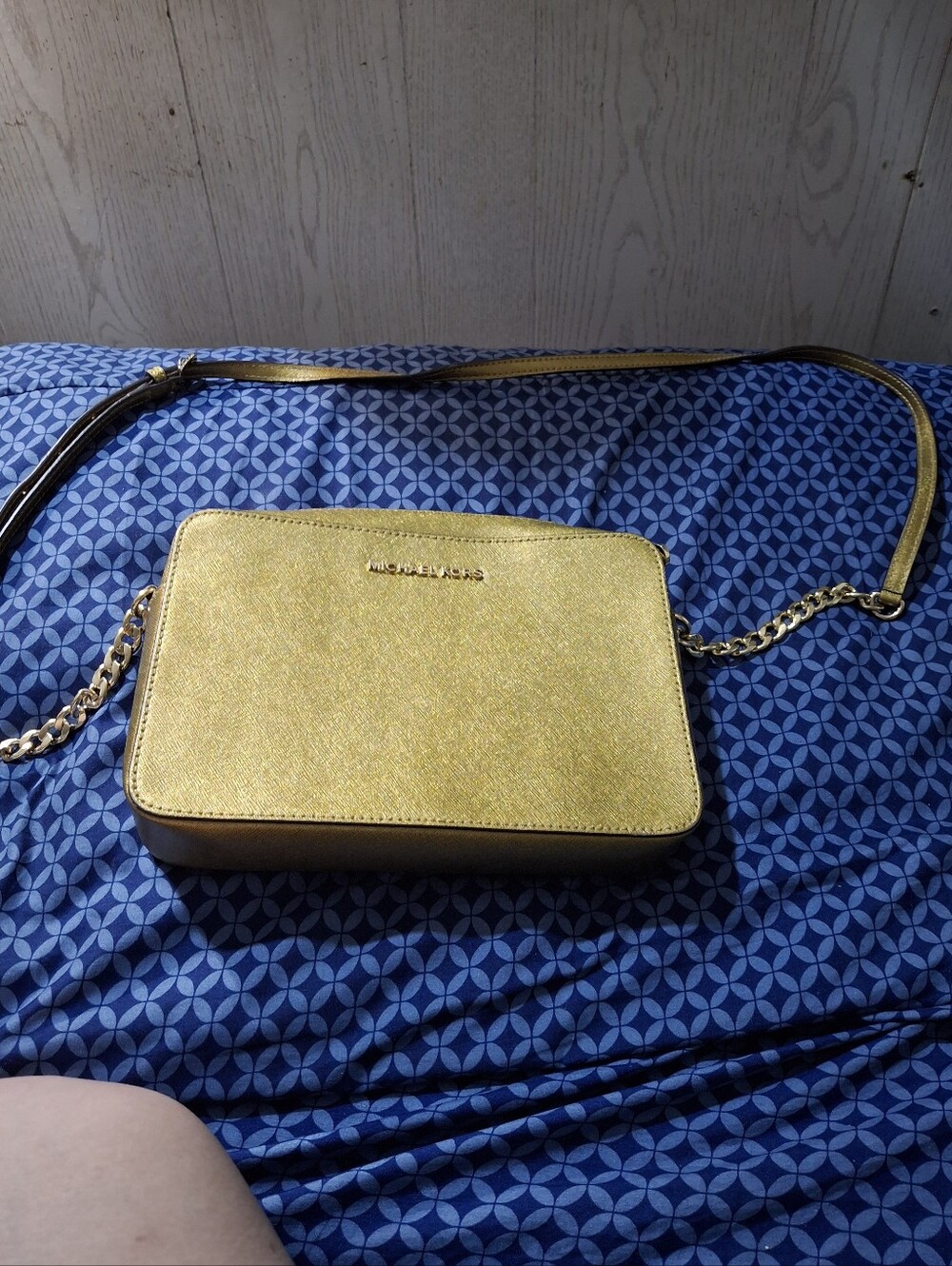 Michael Kors Metallic Gold Saffiano Crossbody Shoulder Bag - Picture 2 of 4